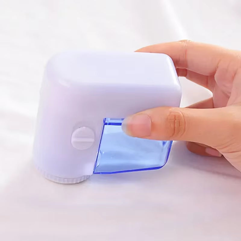 Electric Lint Remover - Battery Powered Hairball Trimmer for Clothes and Furniture - Easily Removes Lint and Hairballs