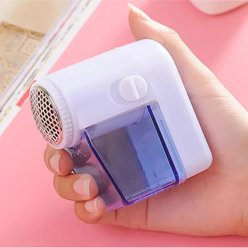 Electric Lint Remover - Battery Powered Hairball Trimmer for Clothes and Furniture - Easily Removes Lint and Hairballs