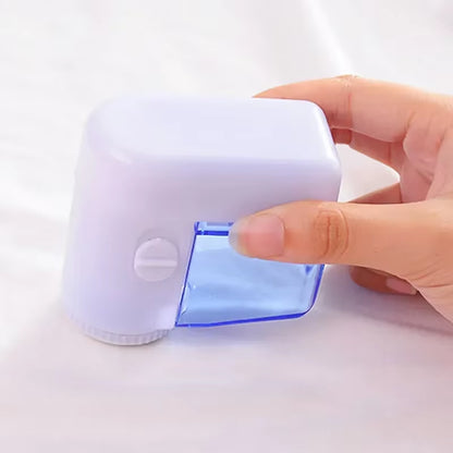 Electric Lint Remover - Battery Powered Hairball Trimmer for Clothes and Furniture - Easily Removes Lint and Hairballs